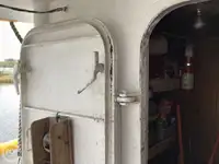 Trallers pārdod
