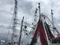 Trallers pārdod