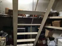 Trallers pārdod