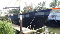 Trallers pārdod