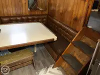 Trallers pārdod