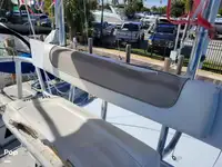 Trallers pārdod