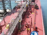Naftas / Ķīmisko vielu tankkuģis pārdod