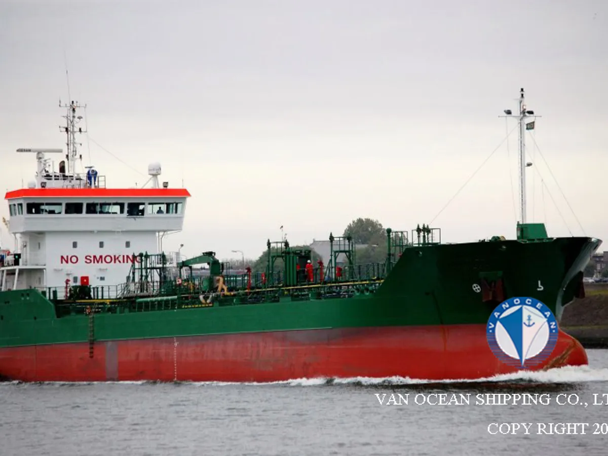 Naftas / Ķīmisko vielu tankkuģis pārdod
