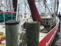 Trallers pārdod
