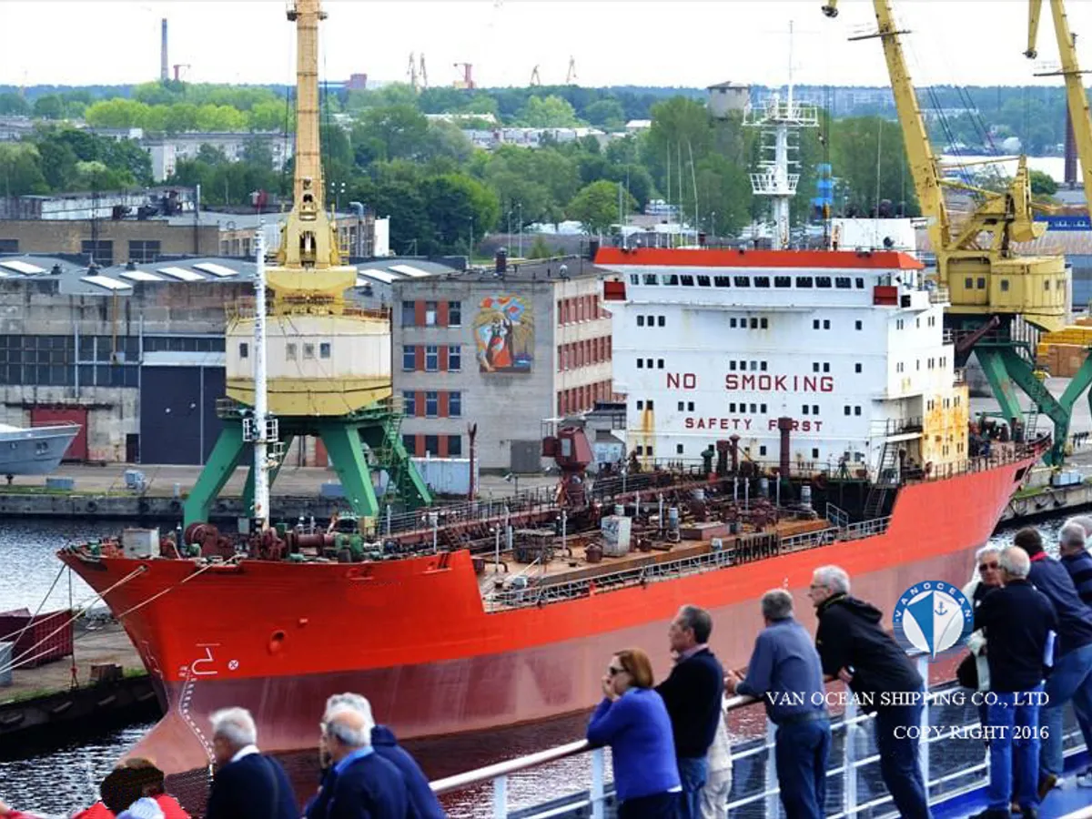 Naftas / Ķīmisko vielu tankkuģis pārdod