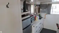 Trallers pārdod
