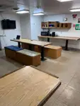 Apgādes kuģis pārdod