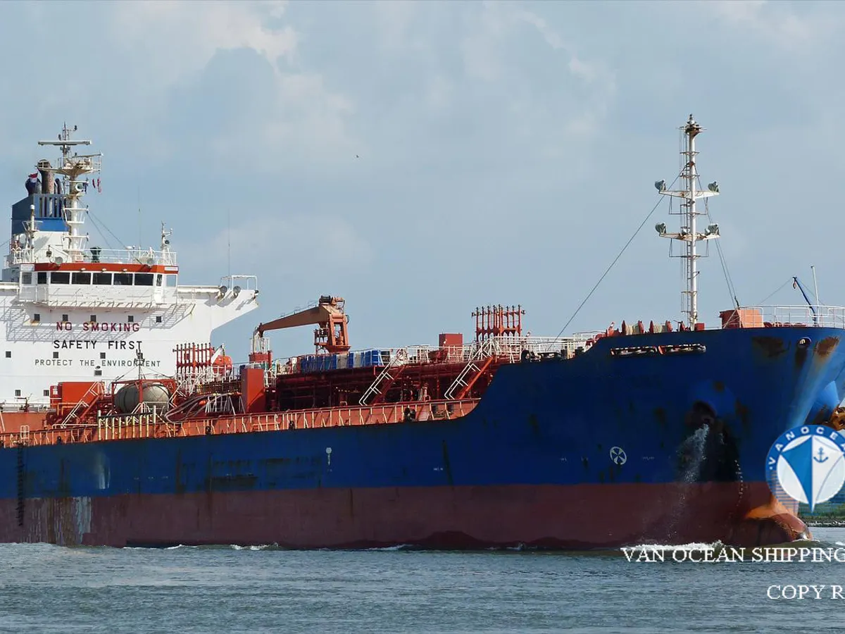 Naftas / Ķīmisko vielu tankkuģis pārdod