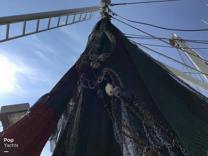 Trallers pārdod