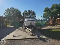 Trallers pārdod