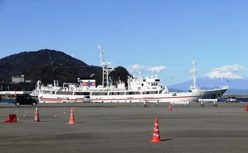 Hidrogrāfiskais kuģis pārdod