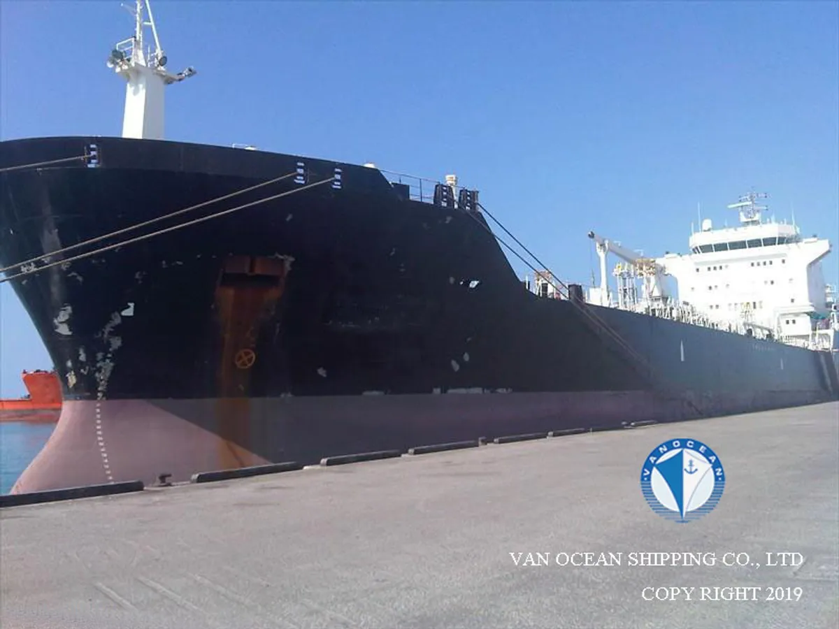 Naftas / Ķīmisko vielu tankkuģis pārdod
