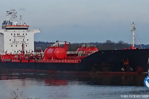 Oil/Chemical tanker for sale
