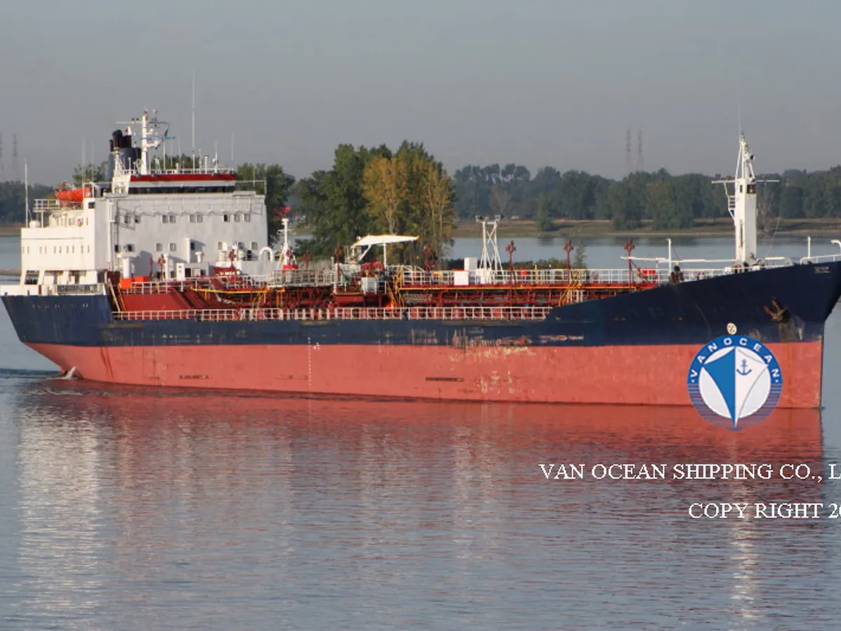 Naftas / Ķīmisko vielu tankkuģis pārdod