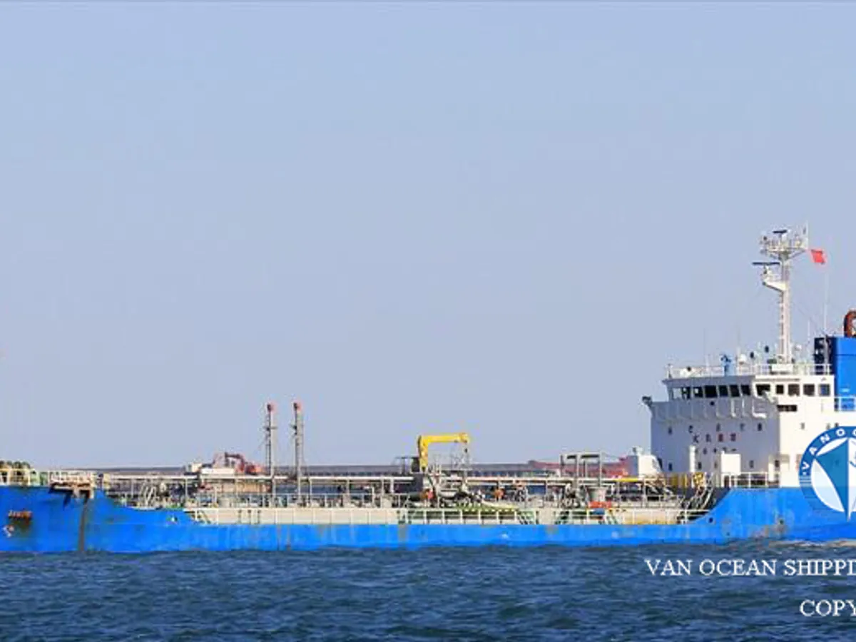 Naftas / Ķīmisko vielu tankkuģis pārdod