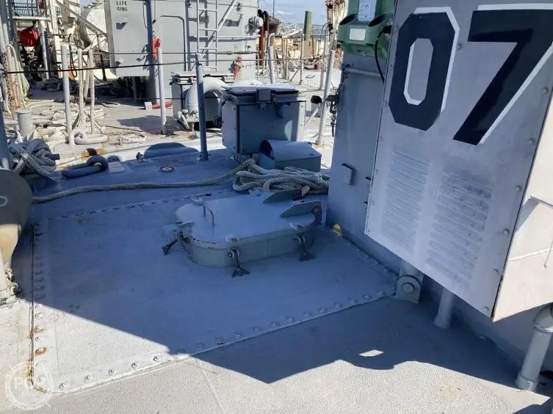 Desanta kuģis, tankkuģis pārdod