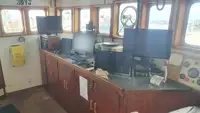 Garā līnija zvejas kuģis pārdod