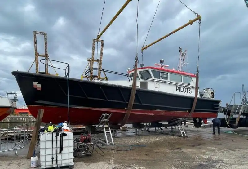 Loču laiva pārdošanā