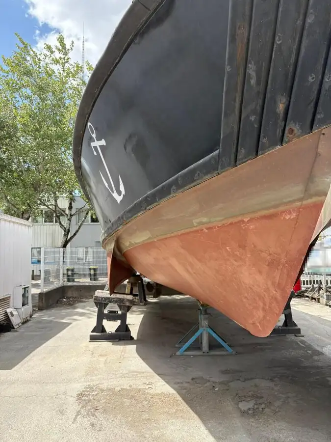 Loču laiva pārdošanā