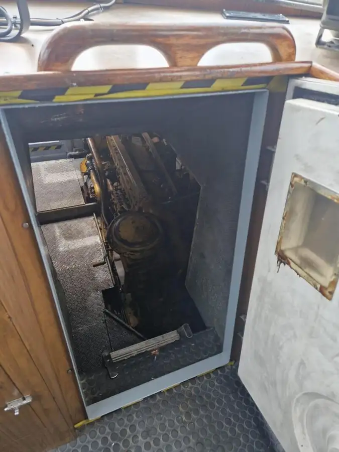 Loču laiva pārdošanā