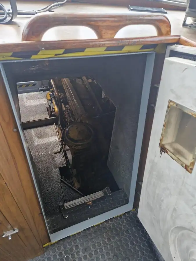 Loču laiva pārdošanā