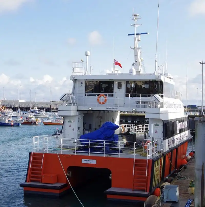 Konteineru kuģis pārdošanā