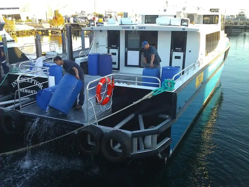 Katamarāns pārdošanā