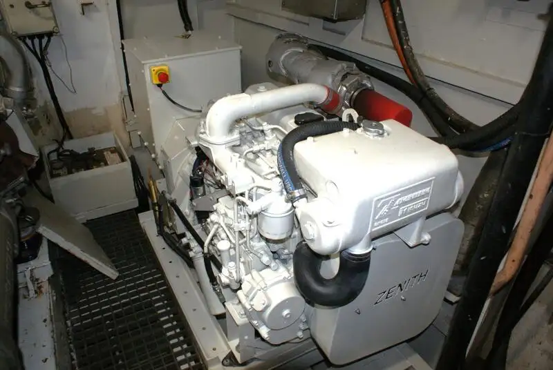 Katamarāns pārdošanā