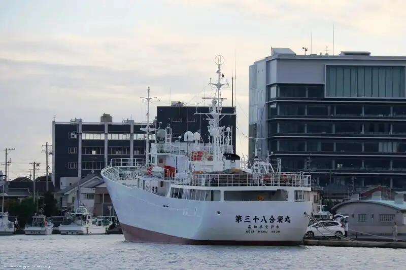 Zvejas traleris pārdošanā