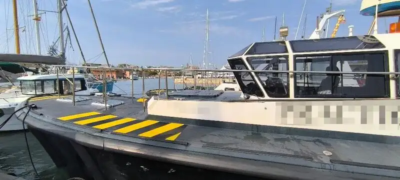 Loču laiva pārdošanā