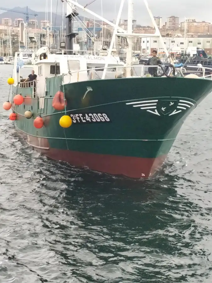 Zvejas traleris pārdošanā