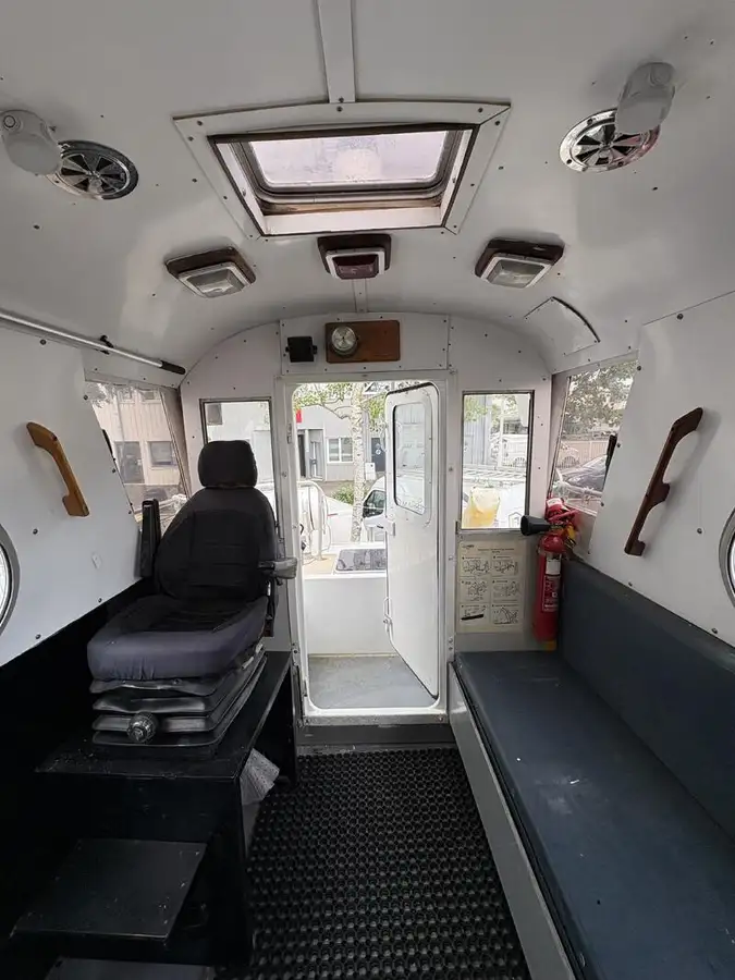 Loču laiva pārdošanā