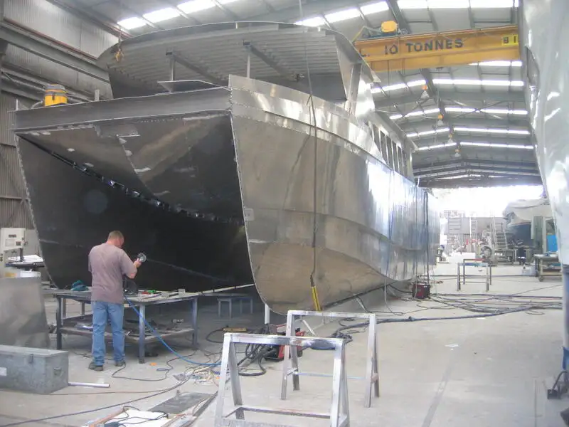 Katamarāns pārdošanā