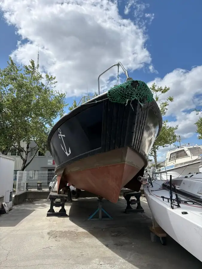 Loču laiva pārdošanā