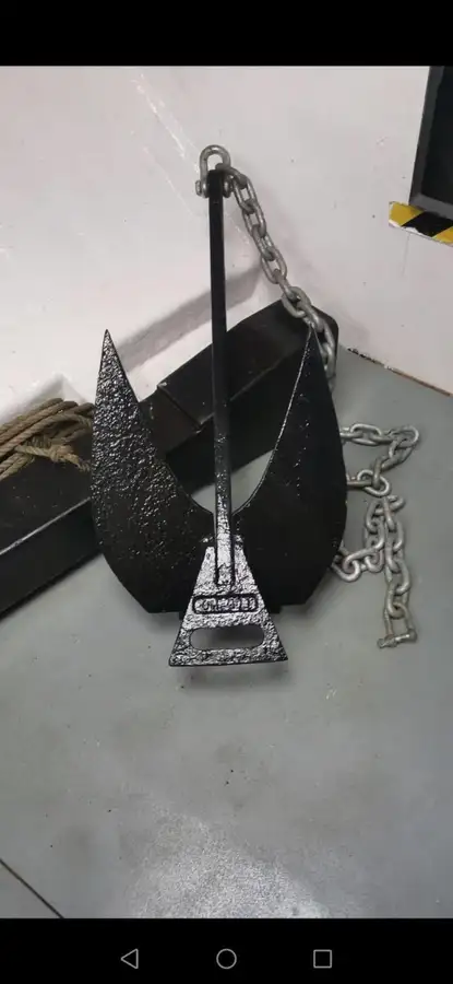 Loču laiva pārdošanā