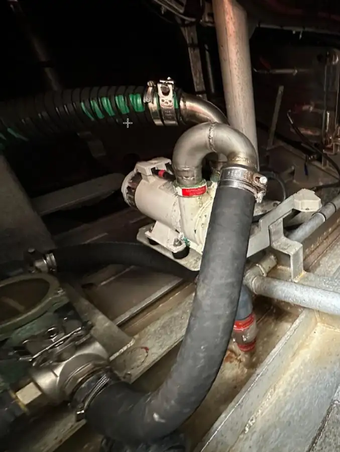 Loču laiva pārdošanā