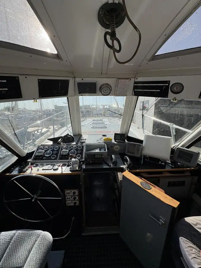 Loču laiva pārdošanā