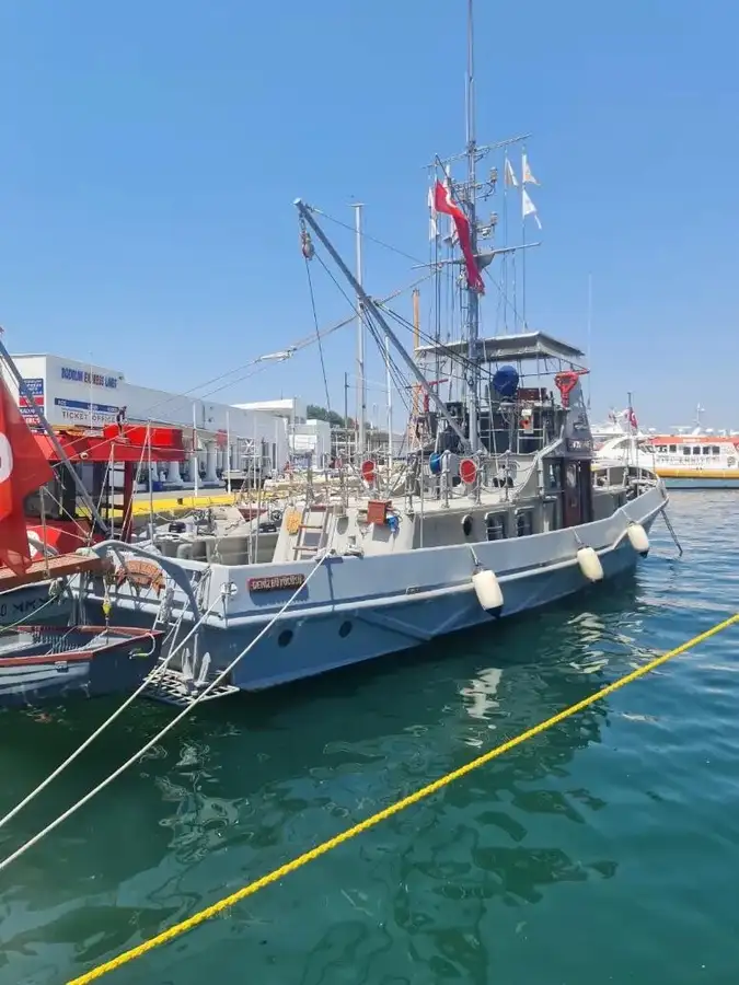 Ugunsdzēsības laiva pārdošanā