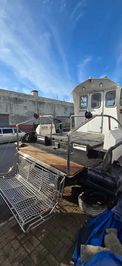 Loču laiva pārdošanā