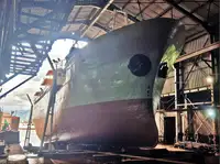 Kuģis ar āķu jedām pārdošanā