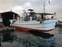 Kuģis ar āķu jedām pārdošanā