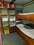 Kuģis ar āķu jedām pārdošanā