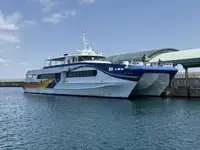 Katamarāns pārdošanā