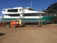 Motoru kuģis pārdošanā