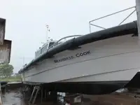 Loču laiva pārdošanā